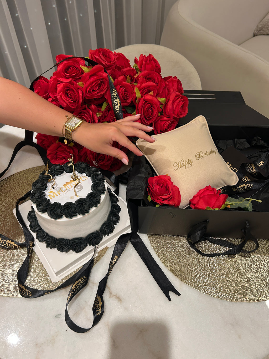 MrDuvets Birthday cake & cushion experience box